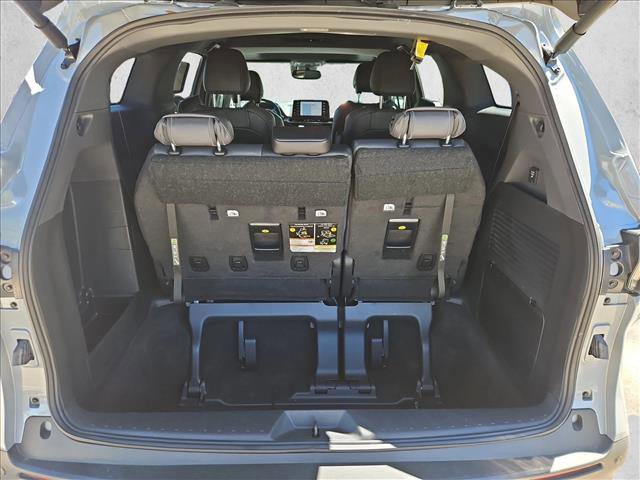 Used 2023 Toyota Sienna XLE Woodland Edition image 6