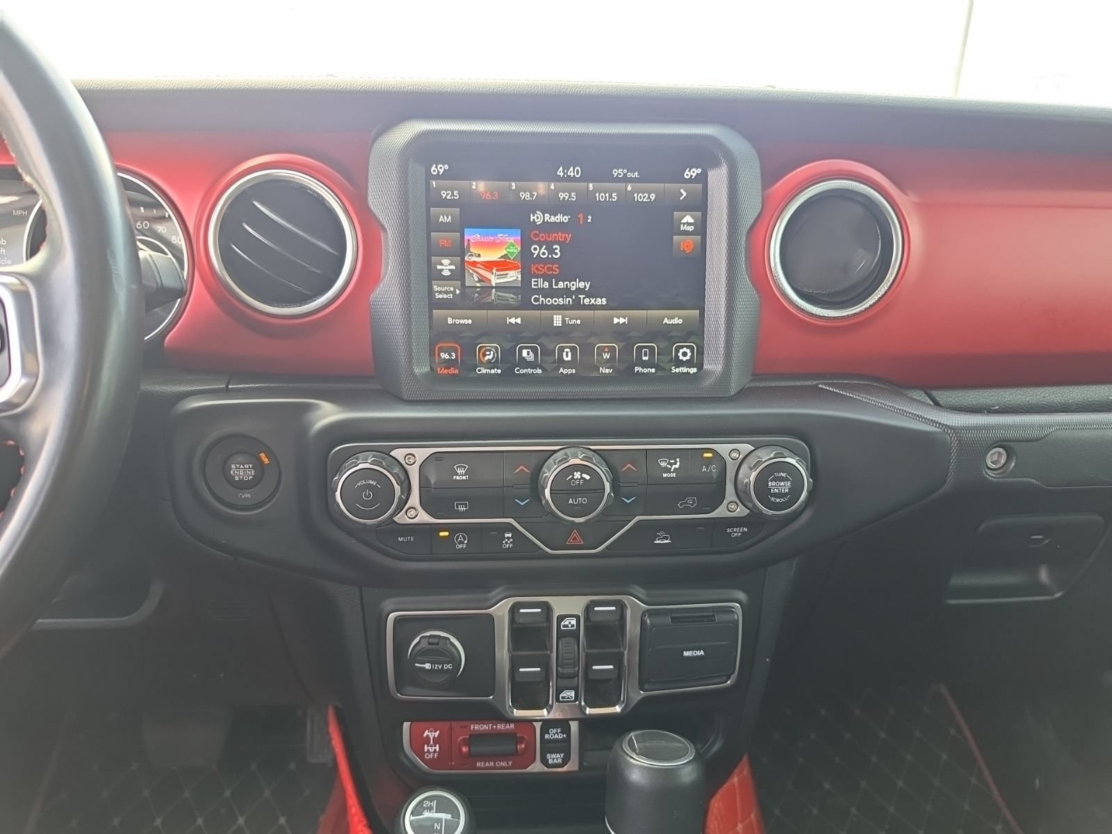 Used 2022 Jeep Gladiator Rubicon w/ Trailer Tow Package AWD/4WD image 19