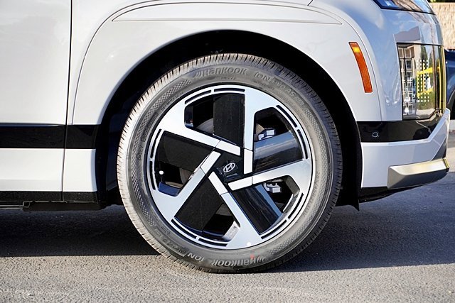 New 2026 Hyundai Ioniq 9 Calligraphy image 8