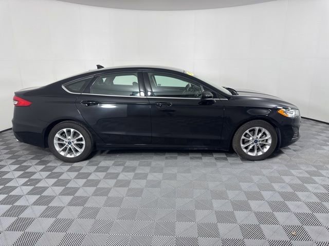 Used 2019 Ford Fusion SE image 2