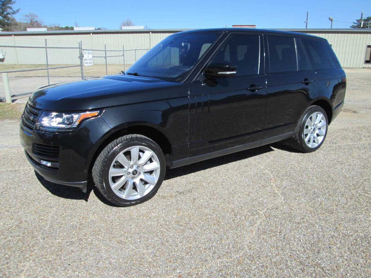 Used 2014 Land Rover Range Rover Supercharged image 2