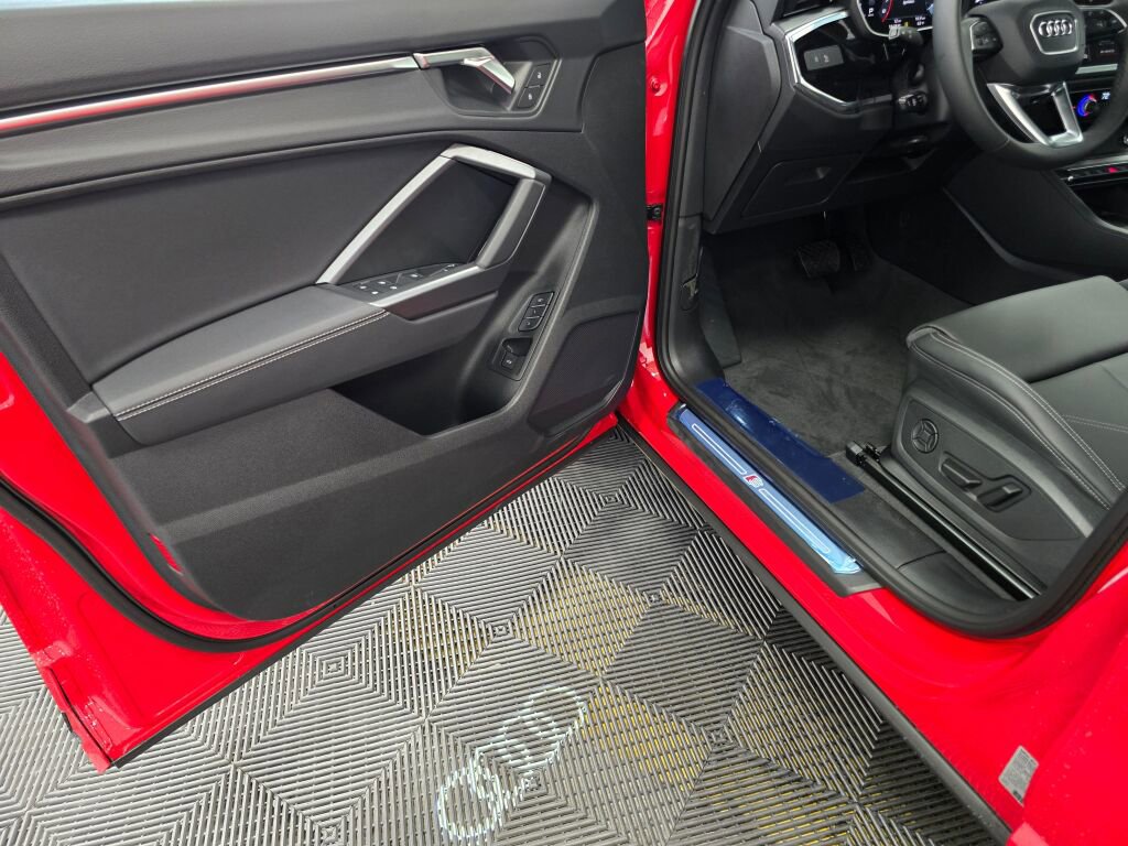 New 2025 Audi Q3 2.0T Premium image 23