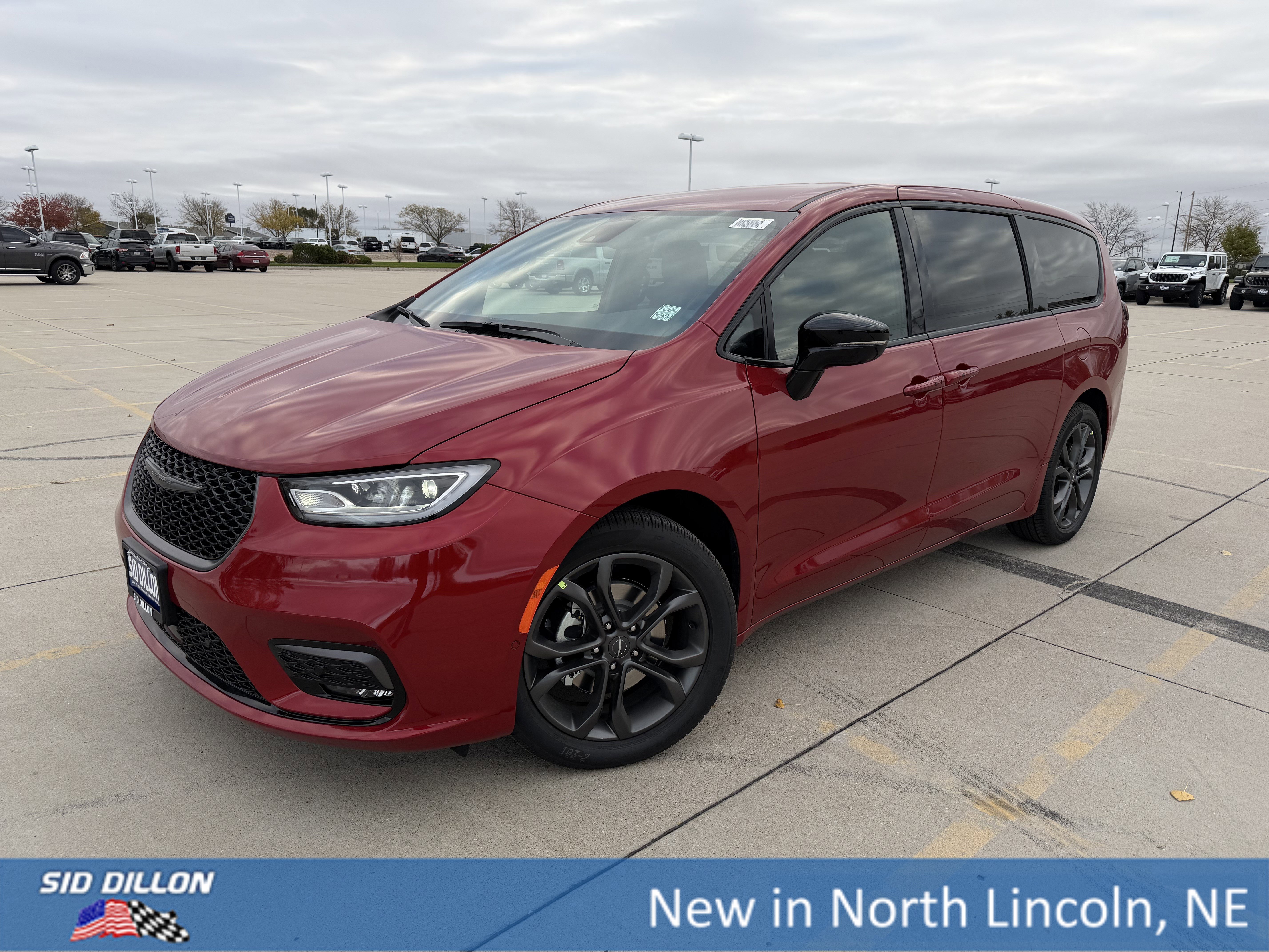 New 2026 Chrysler Pacifica Select