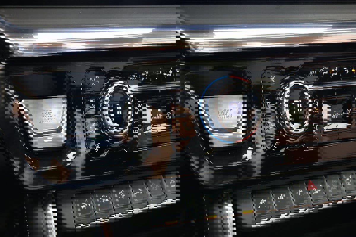 Used 2024 GMC Sierra 1500 Denali Ultimate image 8