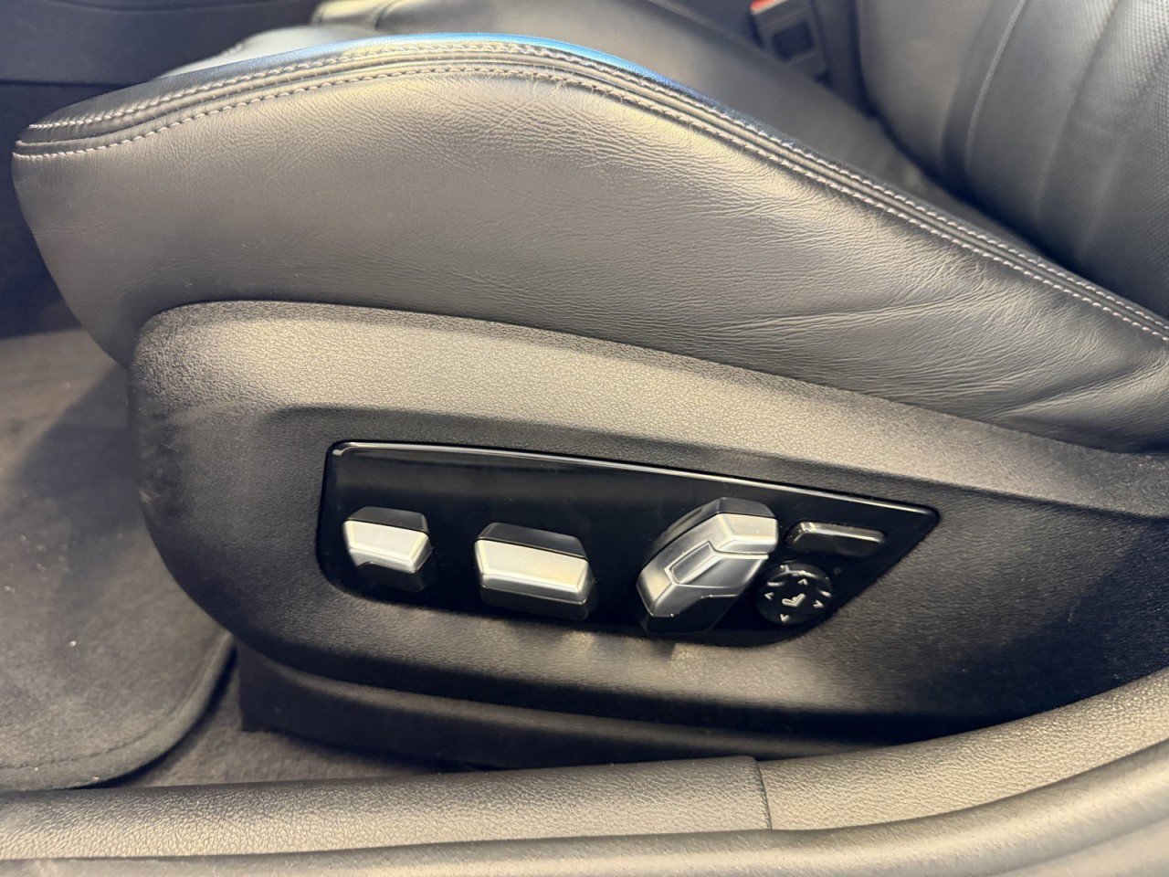 Used 2022 BMW M5 w/ Executive Package image 38