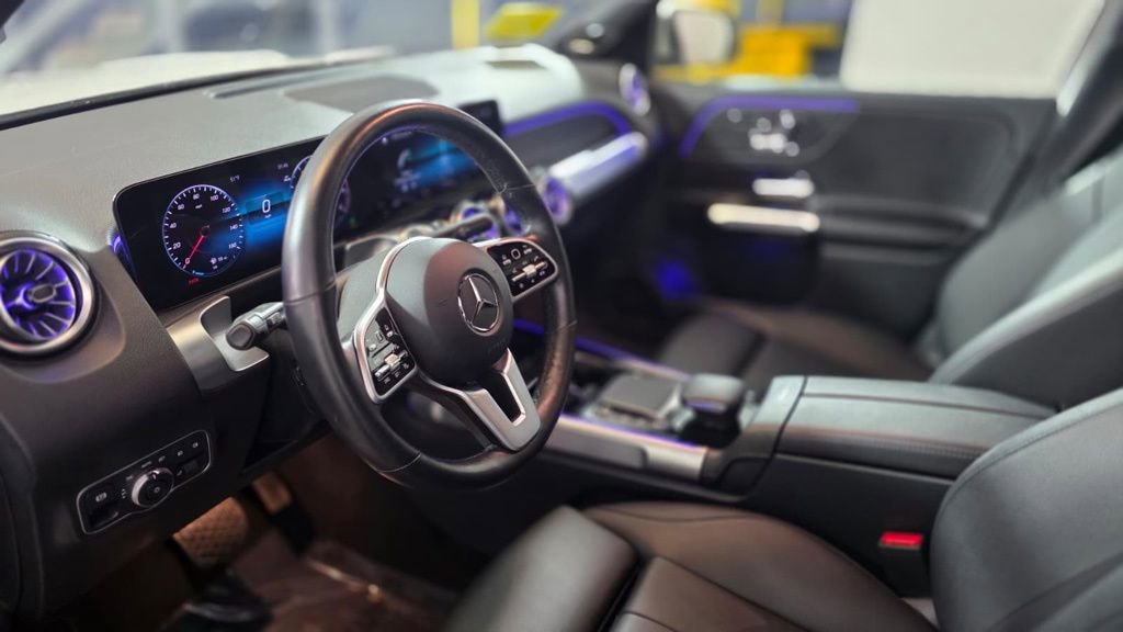 Used 2023 Mercedes-Benz GLB 250 4MATIC image 16