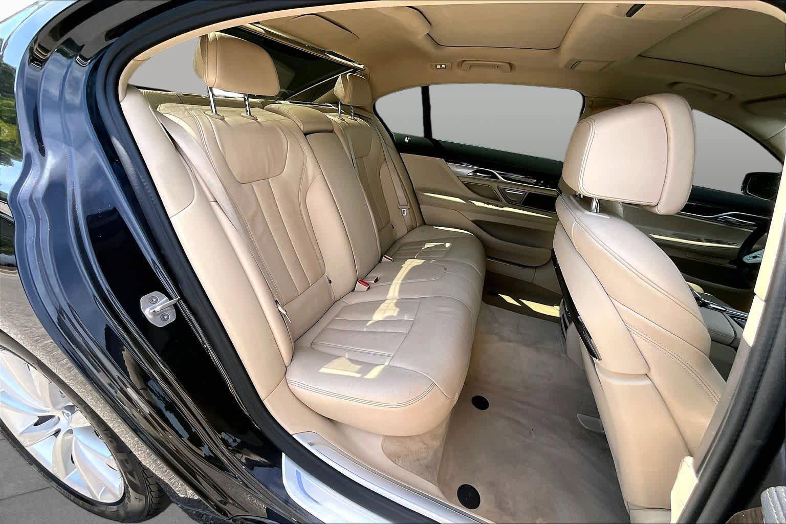 Used 2020 BMW 740i w/ Cold Weather Package RWD image 19