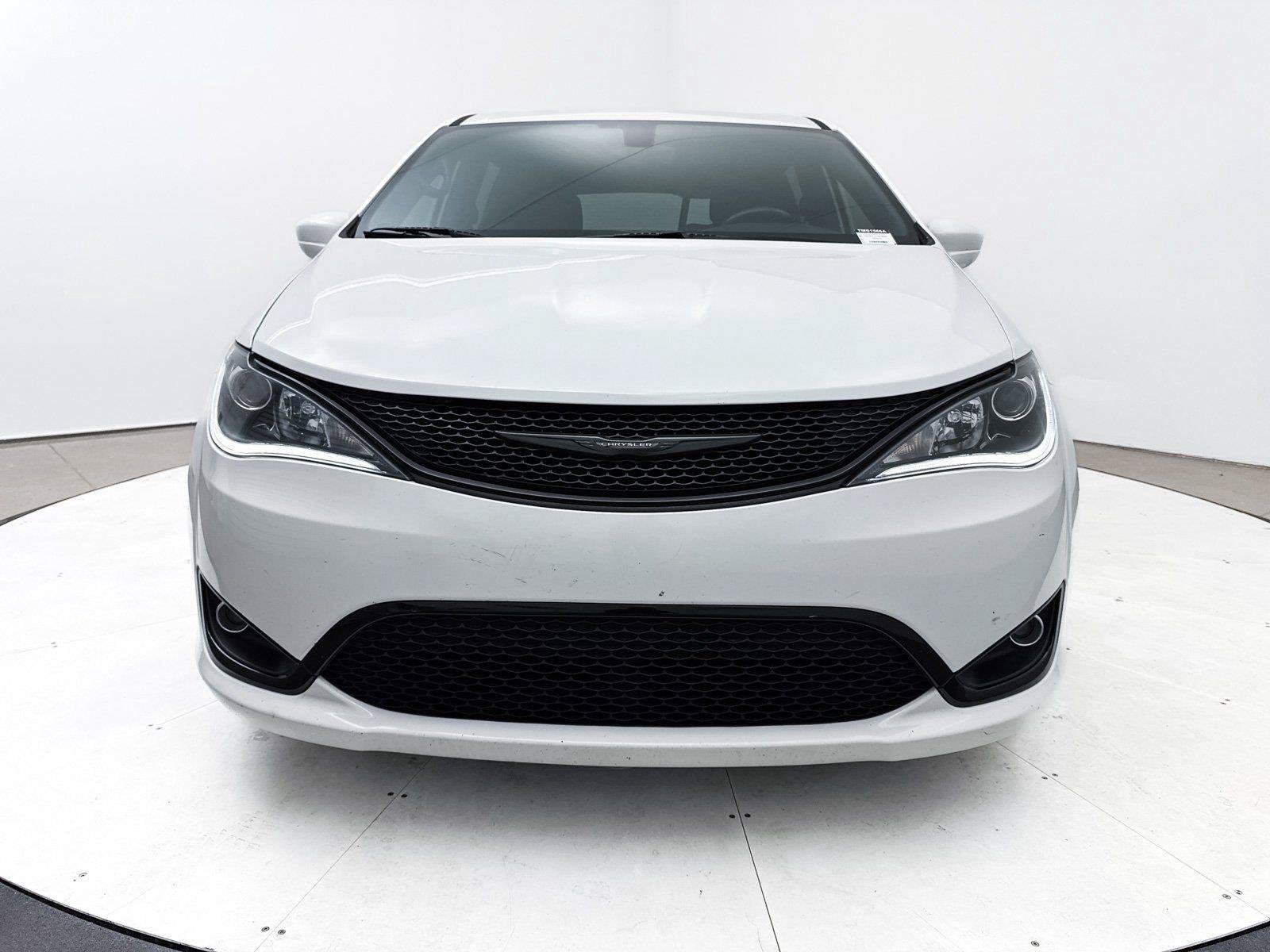 Used 2018 Chrysler Pacifica Touring Plus w/ S Appearance Package FWD image 16