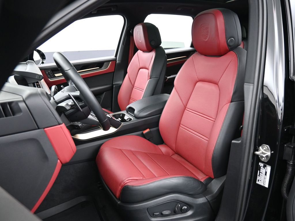 Certified 2025 Porsche Cayenne S AWD/4WD image 5