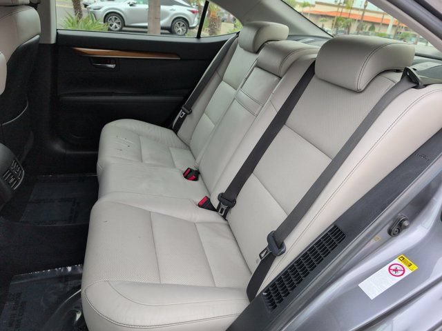 Used 2015 Lexus ES 300h w/ Navigation System Package FWD image 31