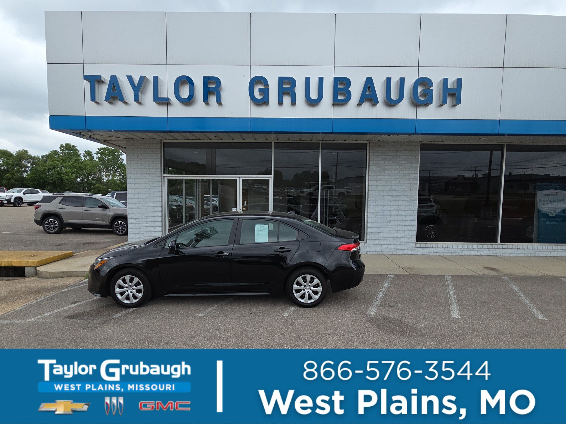 Used 2024 Toyota Corolla LE FWD image 1