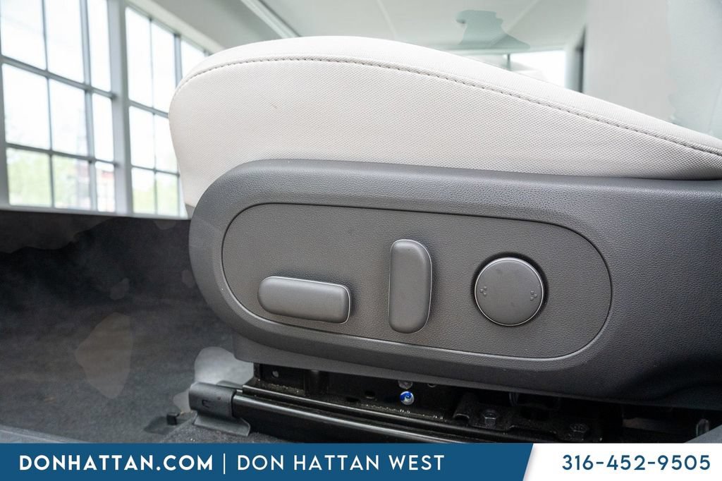 Used 2025 Hyundai Kona SEL AWD/4WD image 11