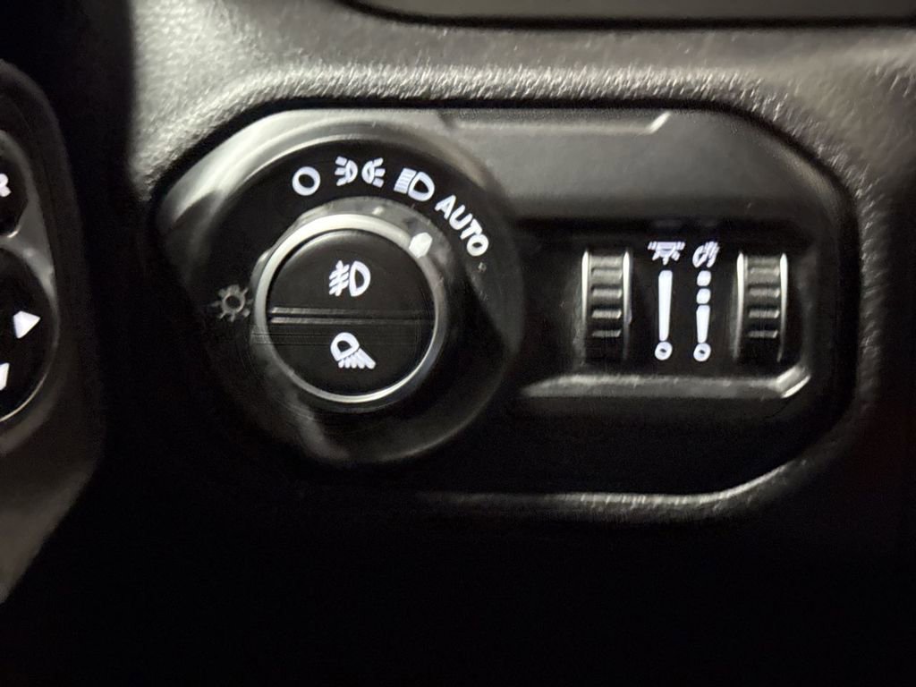 Used 2021 Jeep Gladiator Willys image 18