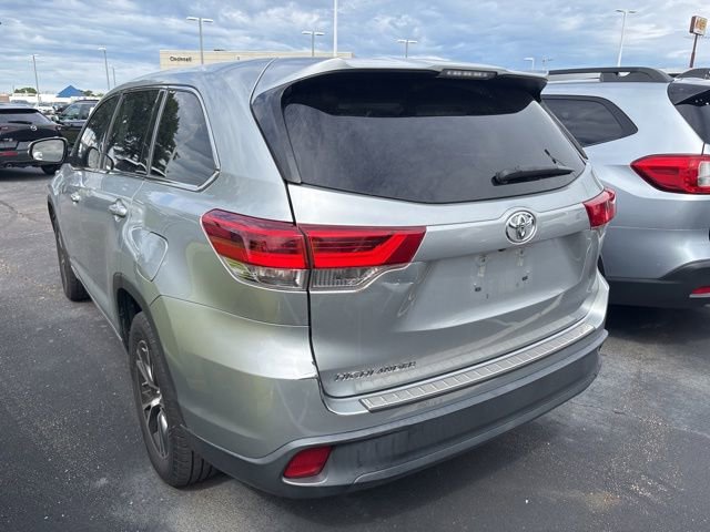 Used 2018 Toyota Highlander LE FWD image 4