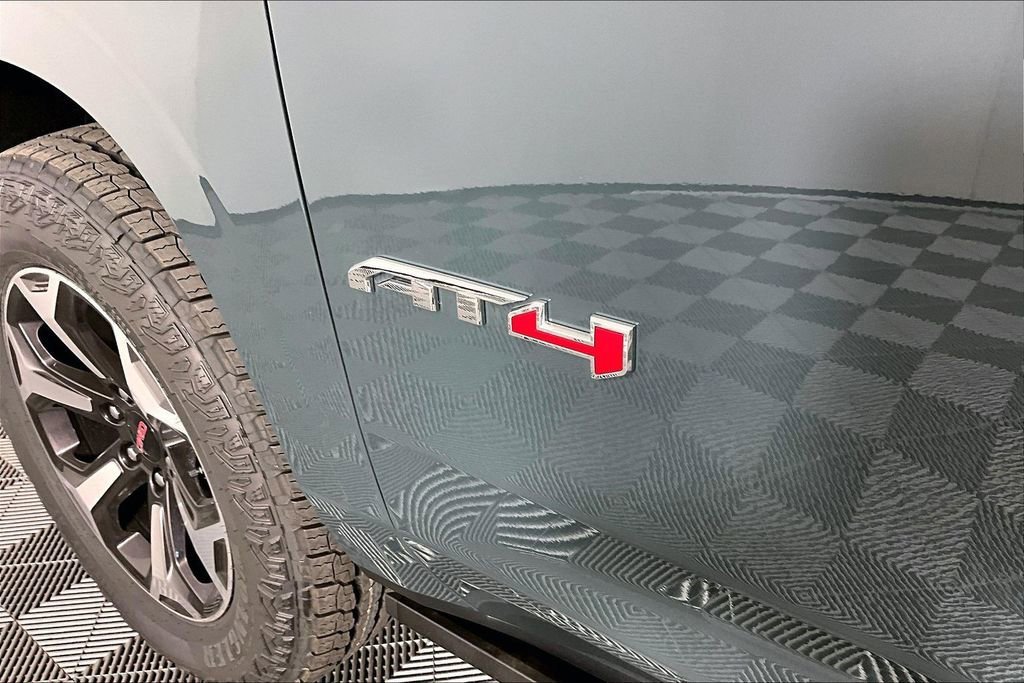 New 2026 GMC Yukon AT4 Ultimate AWD/4WD image 10