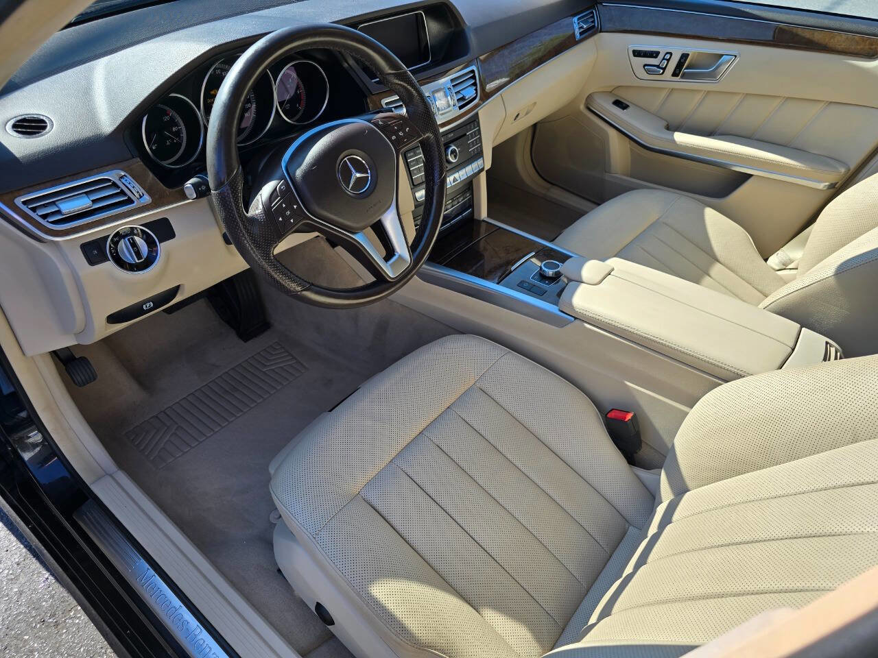 Used 2016 Mercedes-Benz E 250 4MATIC Sedan image 12