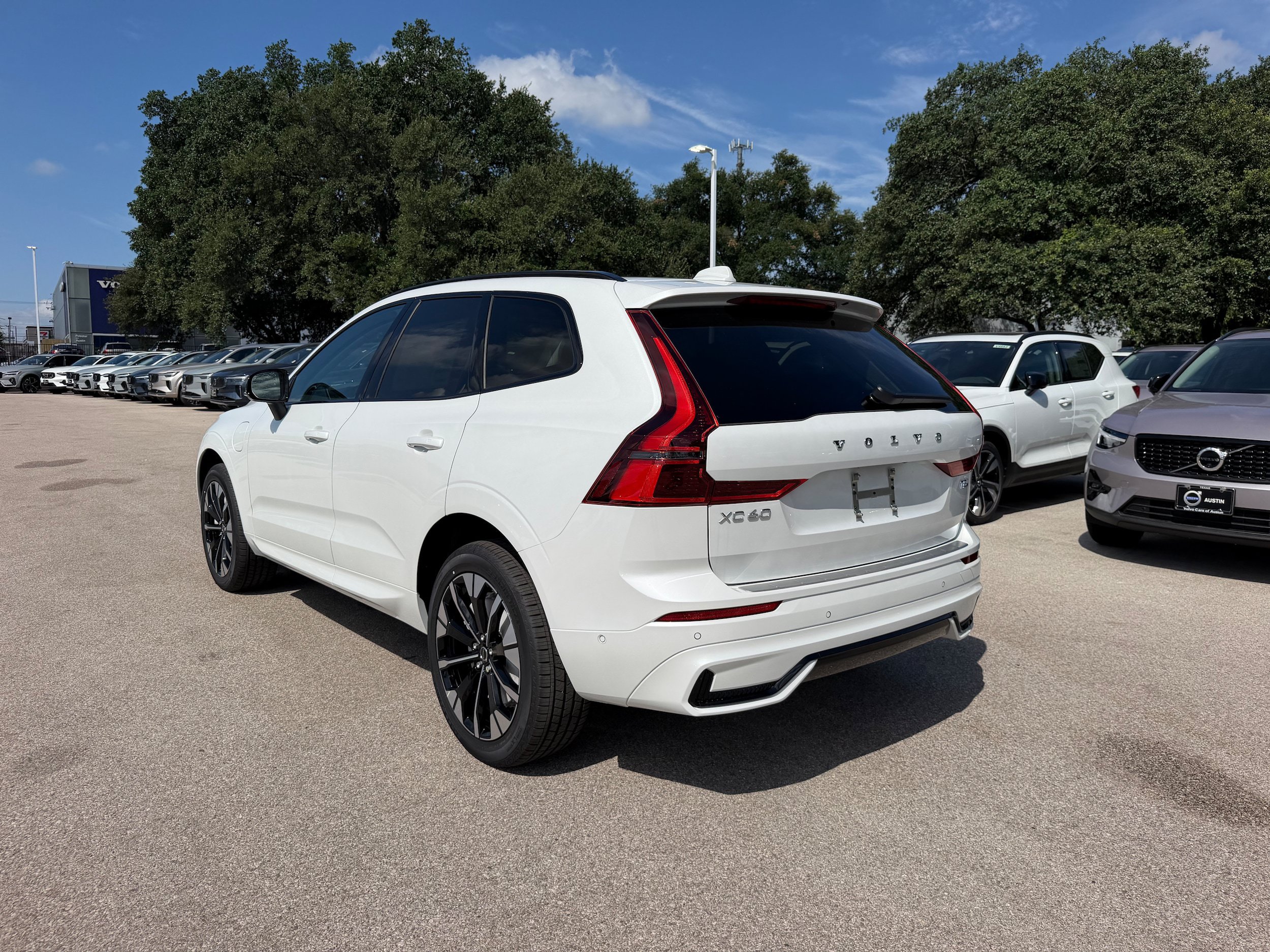 New 2026 Volvo XC60 T8 Plus w/ Protection Package Premier AWD/4WD image 4
