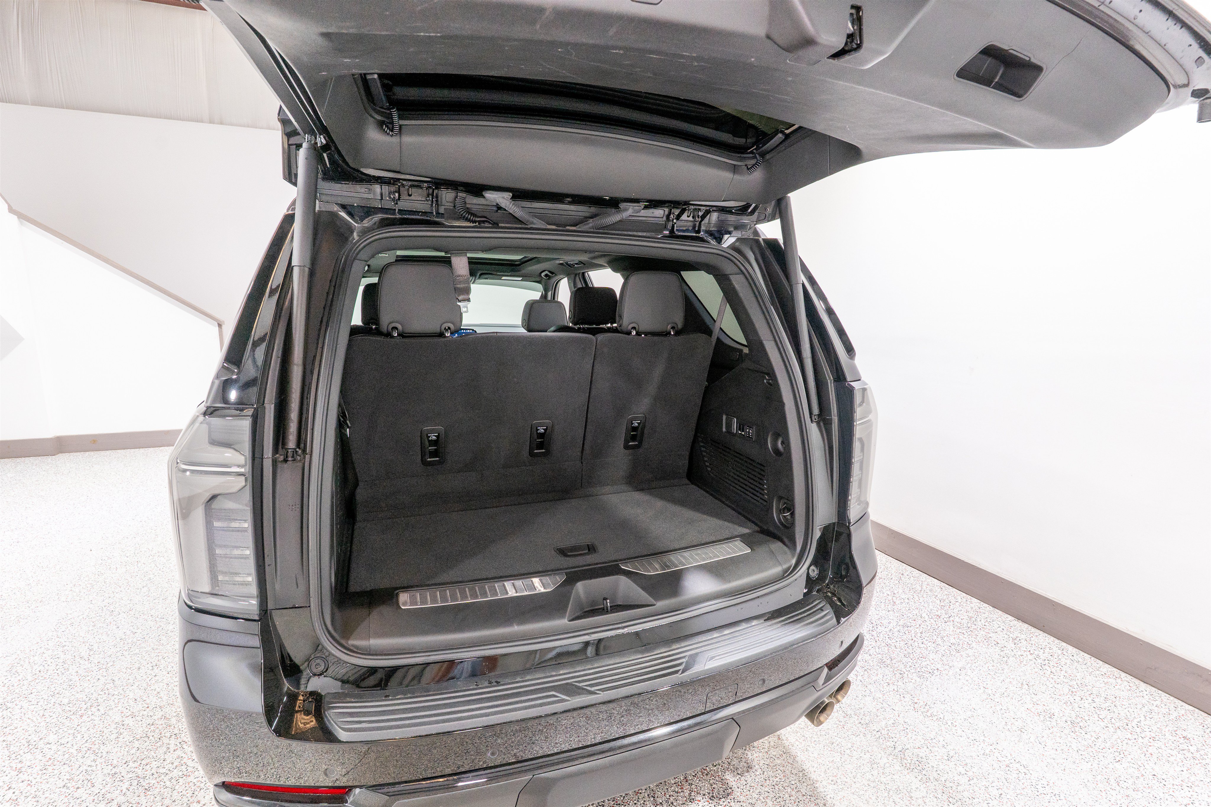 Used 2026 Chevrolet Tahoe RST w/ RST Capability Package AWD/4WD image 33