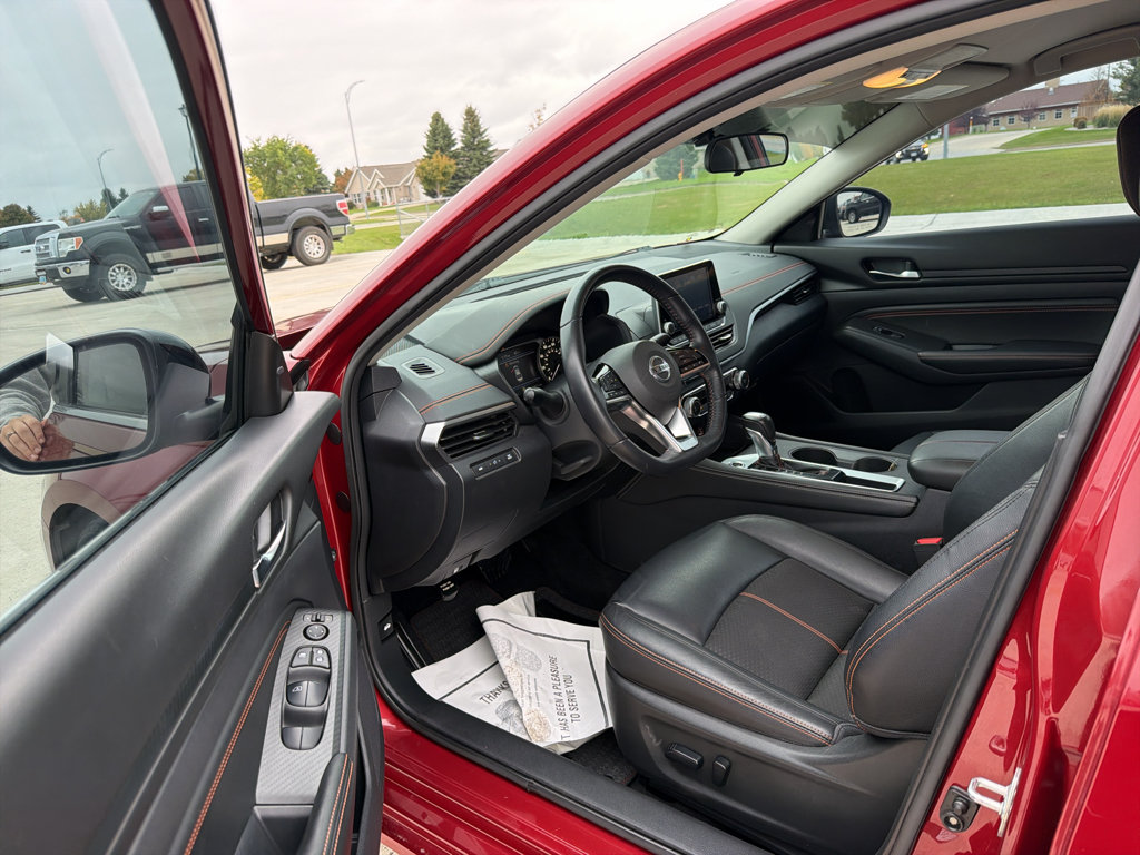 Used 2019 Nissan Altima 2.5 SR FWD image 11