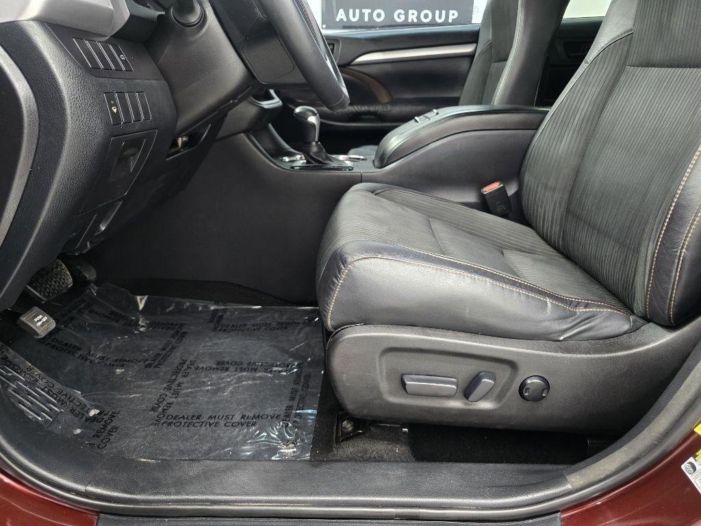Used 2016 Toyota Highlander Plus FWD image 14