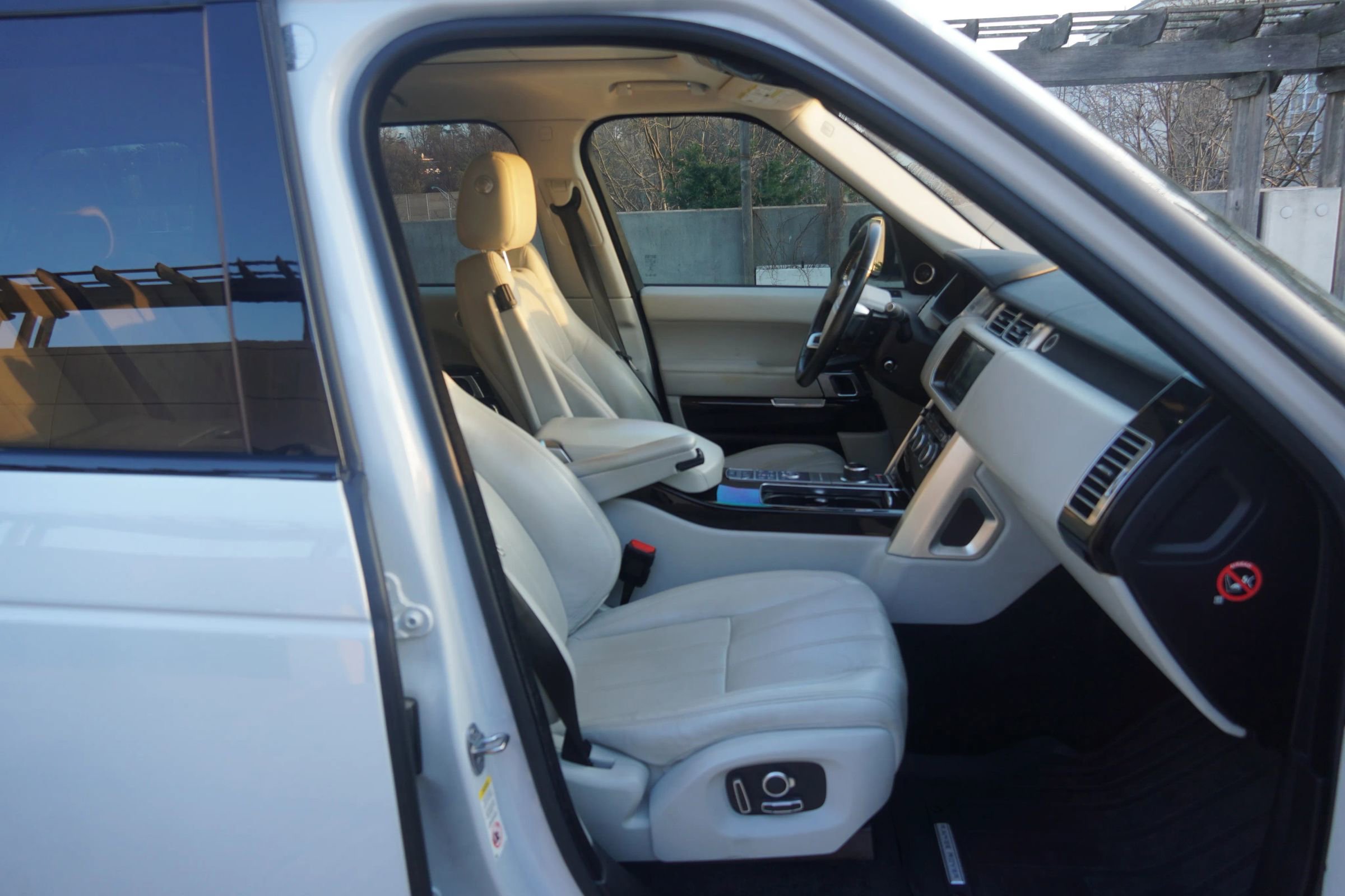 Used 2017 Land Rover Range Rover Supercharged AWD/4WD image 38