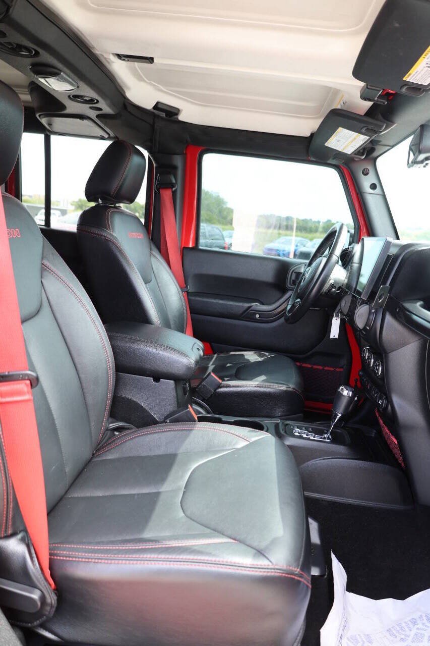 Used 2018 Jeep Wrangler Unlimited Rubicon AWD/4WD image 14