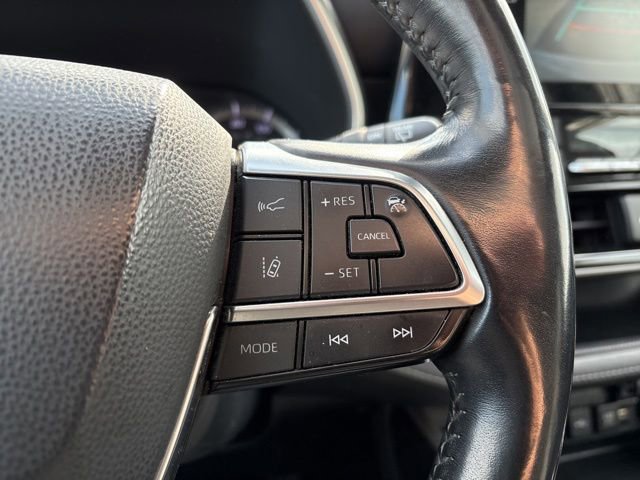 Used 2020 Toyota Highlander XLE AWD/4WD image 19