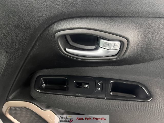 Used 2017 Jeep Renegade Latitude FWD image 38