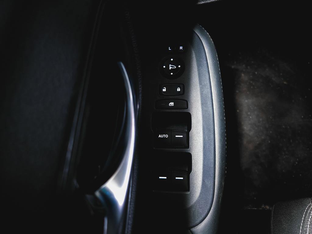 Certified 2025 Honda HR-V LX image 21