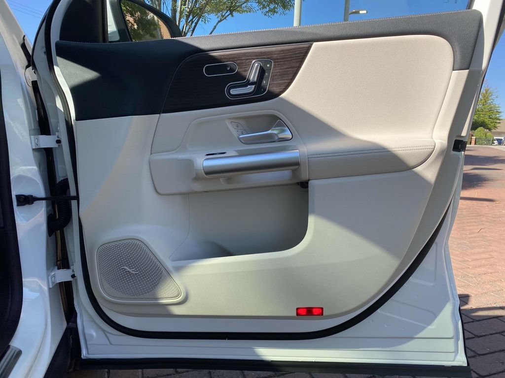 Certified 2025 Mercedes-Benz GLA 250 image 9