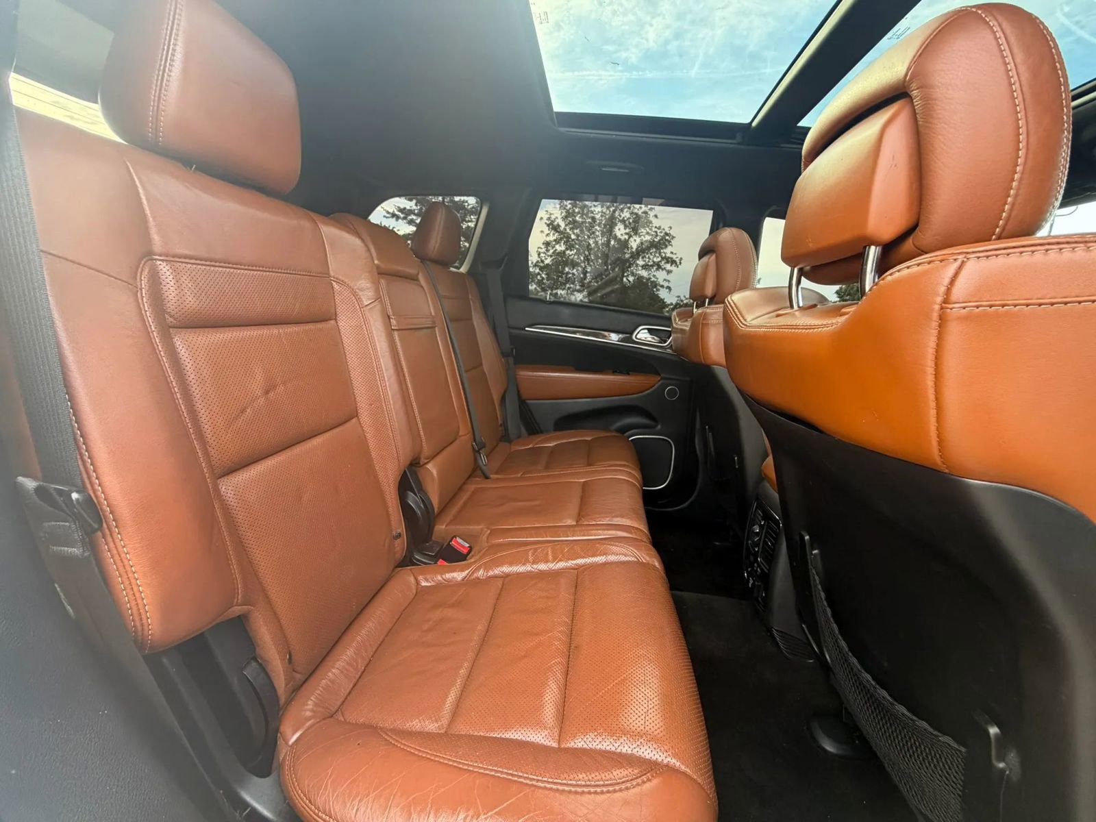 Used 2015 Jeep Grand Cherokee SRT AWD/4WD image 7