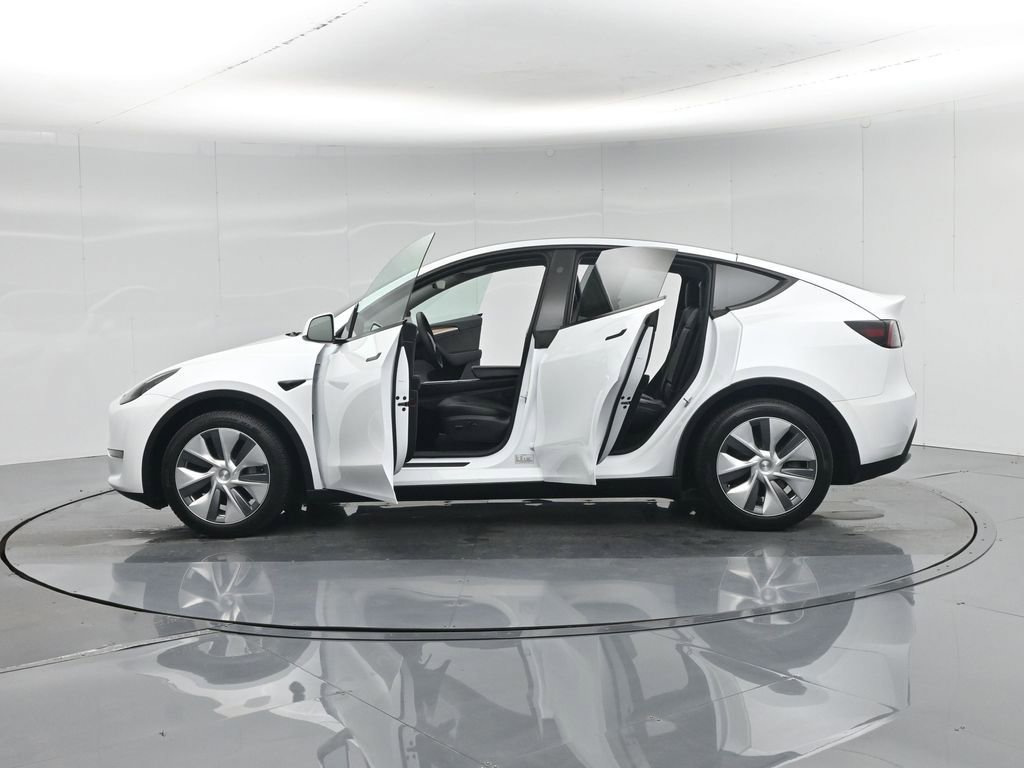 Used 2024 Tesla Model Y Long Range image 32