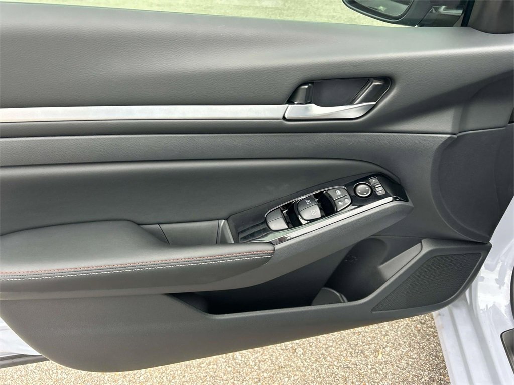 New 2025 Nissan Altima 2.5 SR w/ SR Premium Package image 18