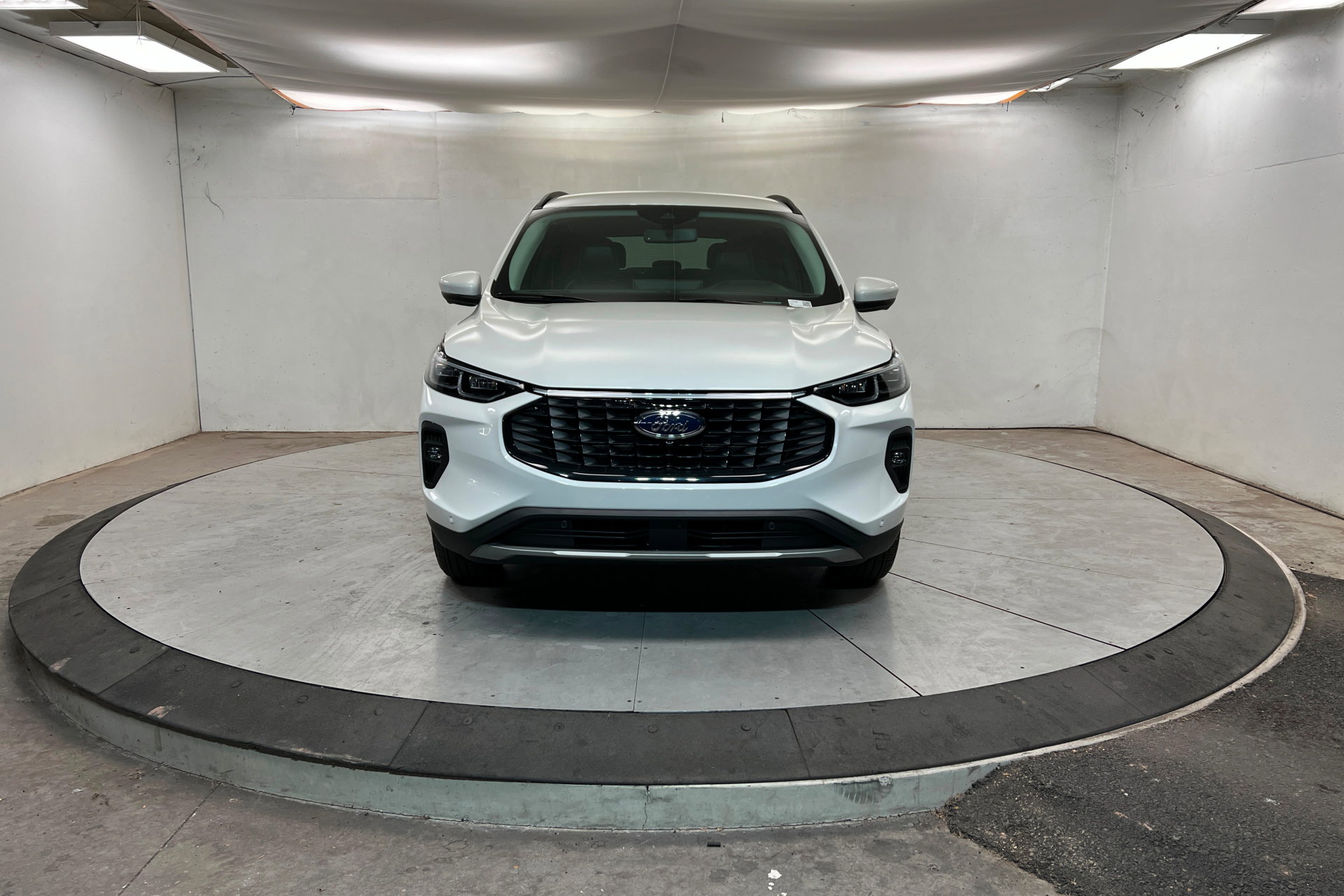 Used 2025 Ford Escape SE w/ PHEV Premium Package image 9