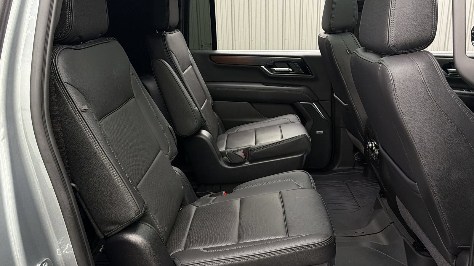 Used 2025 GMC Yukon XL Denali w/ Sun & Power Step Package AWD/4WD image 38