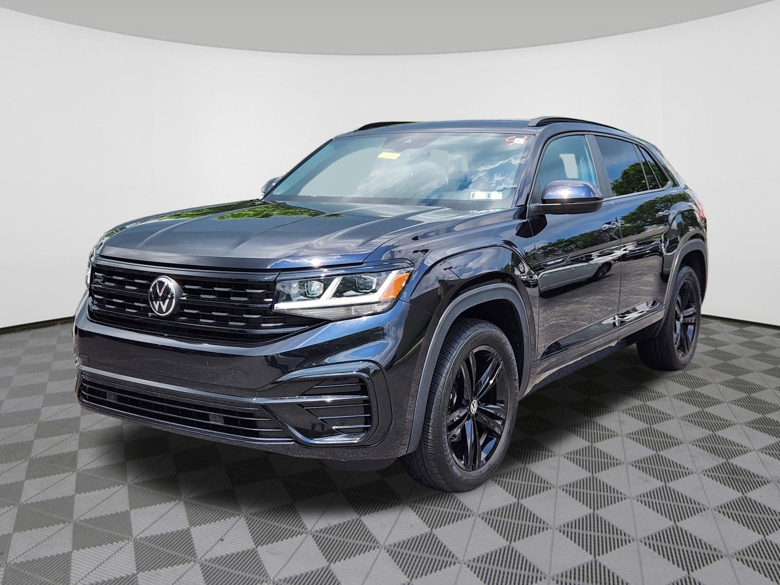 Certified 2023 Volkswagen Atlas Cross Sport SEL R-Line AWD/4WD image 2