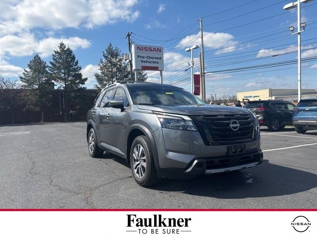 Certified 2025 Nissan Pathfinder SL w/ Black Appearance Package