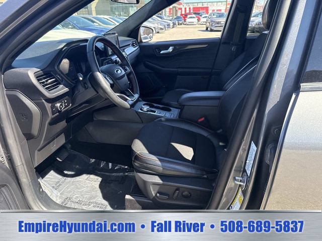 Used 2025 Ford Escape ST-Line Select AWD/4WD image 18
