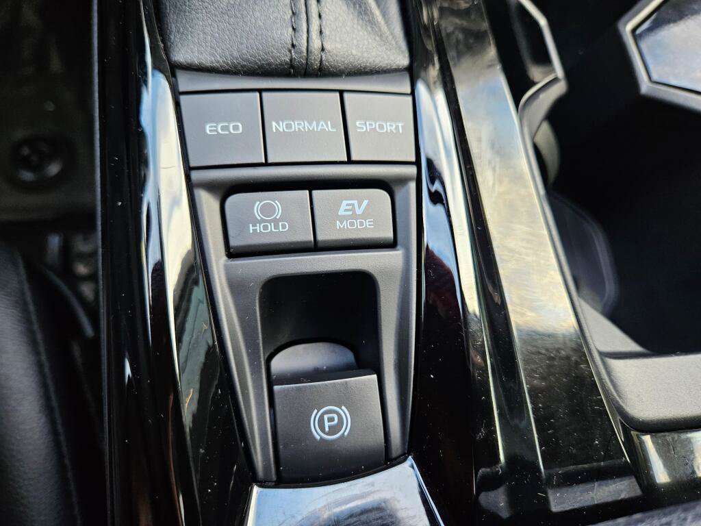 Used 2025 Toyota Camry XLE AWD/4WD image 27