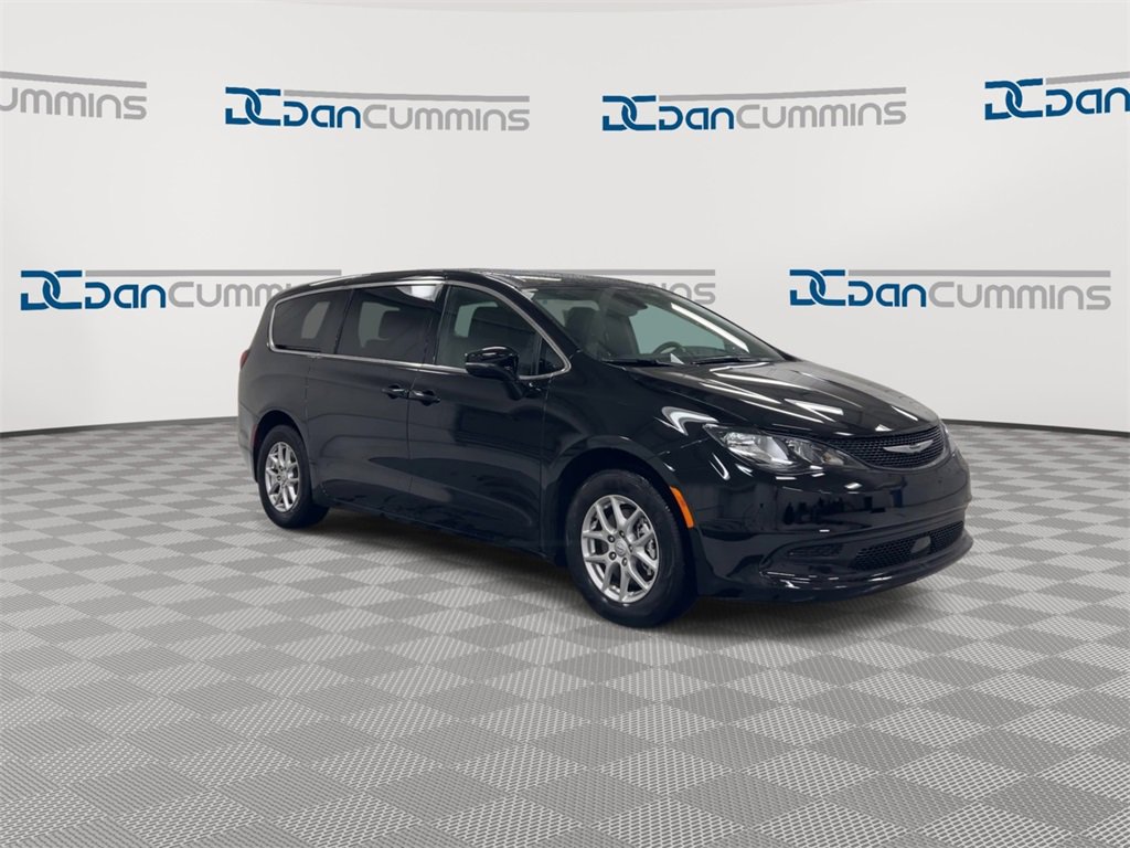 New 2025 Chrysler Voyager LX image 2