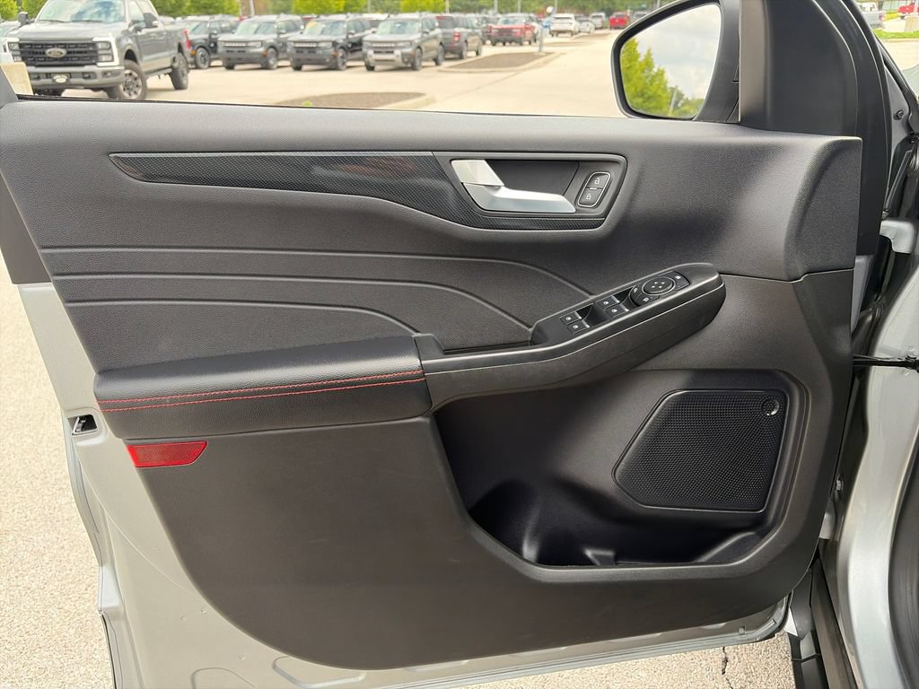 Used 2024 Ford Escape ST-Line w/ Tech Pack #1 AWD/4WD image 13