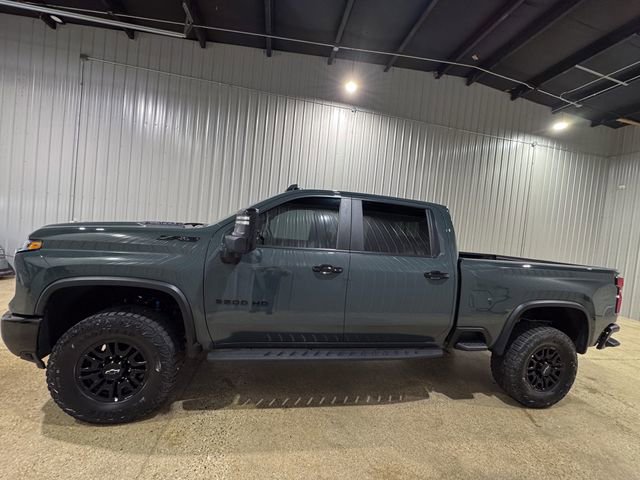 Used 2025 Chevrolet Silverado 2500 ZR2 w/ Technology Package AWD/4WD image 2