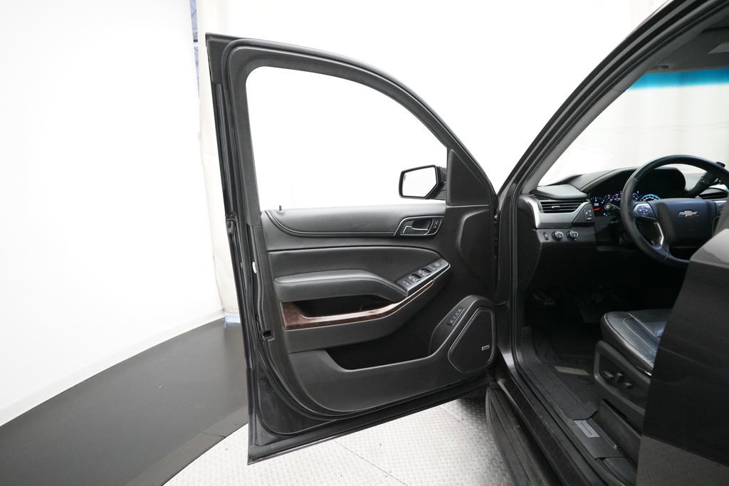 Used 2017 Chevrolet Suburban LT image 29