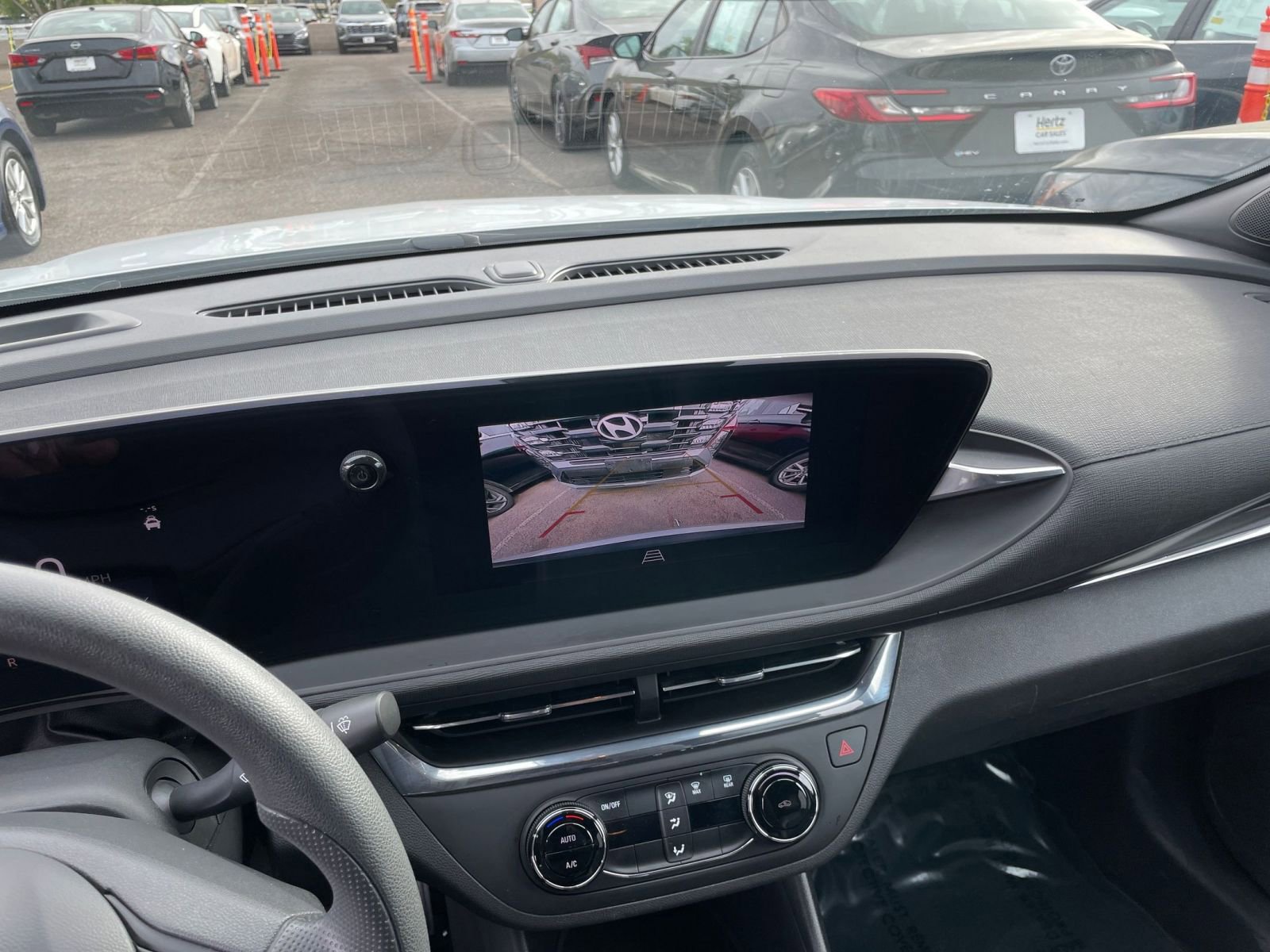 Used 2025 Buick Envista Preferred image 23