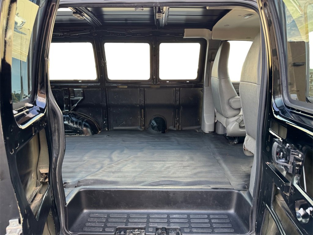 Used 2017 Chevrolet Express 2500 image 19