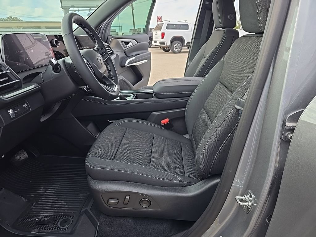 Used 2026 Chevrolet Traverse LT w/ Midnight/Sport Edition image 10