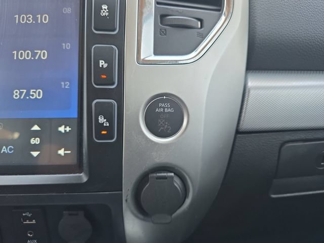 Used 2017 Nissan Titan PRO-4X w/ Pro-4x Convenience Package AWD/4WD image 27