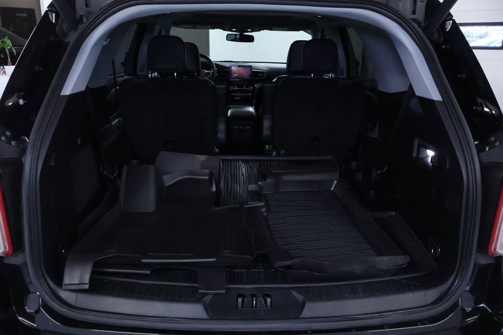 Used 2021 Ford Explorer Limited image 18