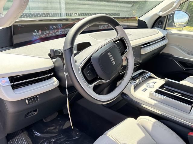 New 2026 Lincoln Navigator L Premier AWD/4WD image 25