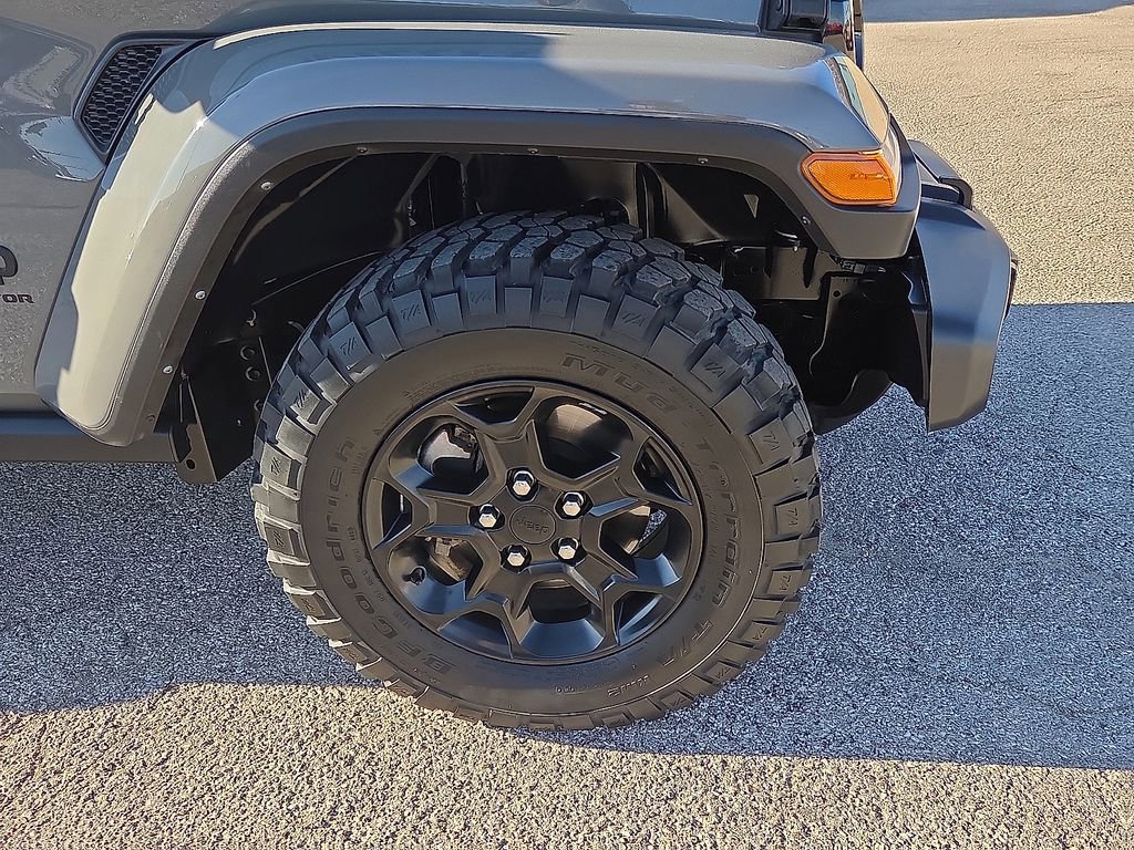 Used 2023 Jeep Gladiator Sport AWD/4WD image 7